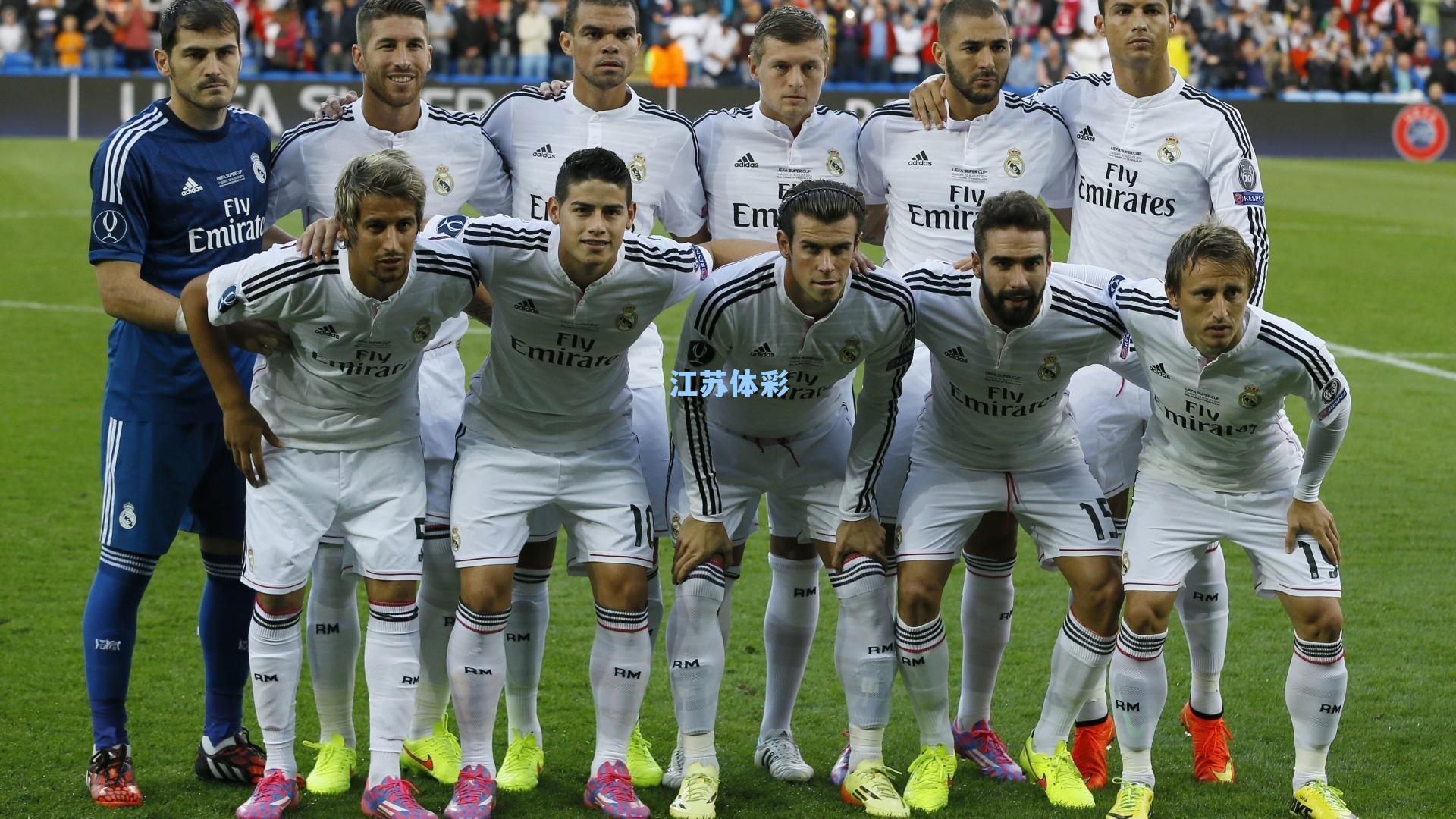 冲超狂欢变混乱,诺丁汉球迷伦敦车站遭围堵,胜利夜上演回家大逃亡